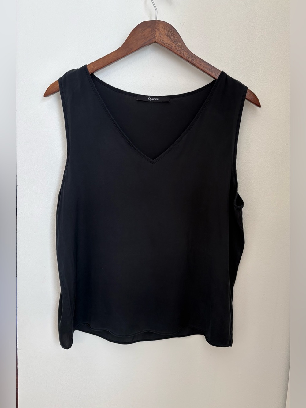 Quince Silk-Blend Black V-Neck Sleeveless Top Size: M Lightweight